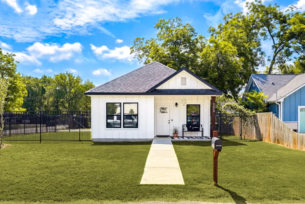 303 Pine Avenue Luling, TX 78648