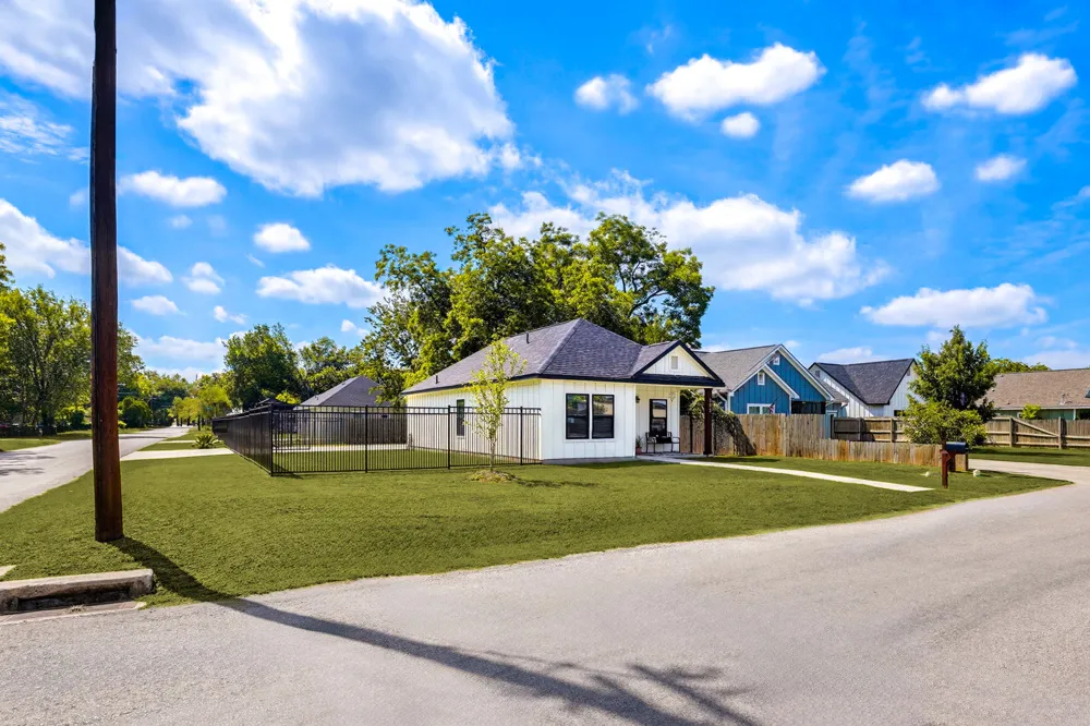 303 Pine Avenue Luling, TX 78648