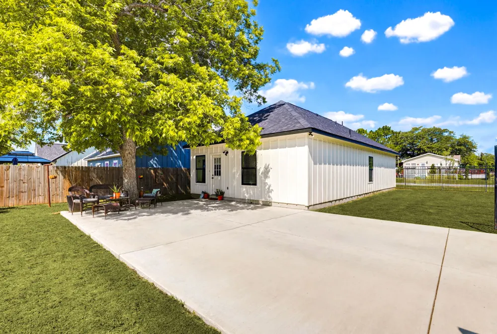 303 Pine Avenue Luling, TX 78648