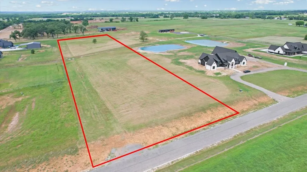 913 Club Lake Road Whitesboro, TX 76273