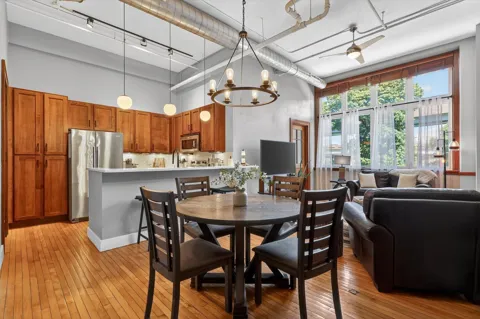 600 Broadway Avenue NW #211