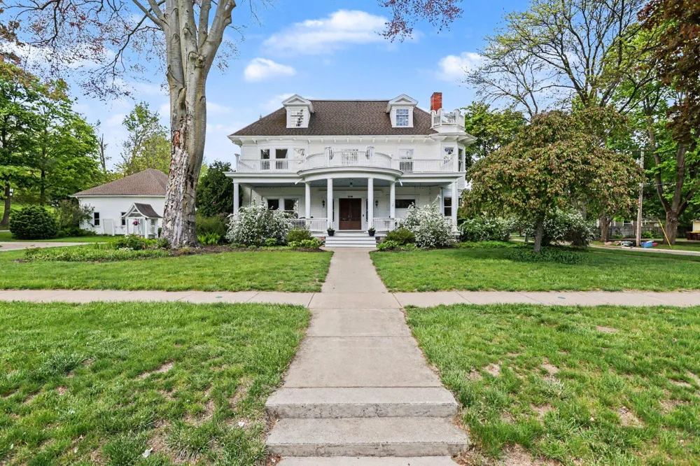 208 W Prospect Street Marshall, MI 49068