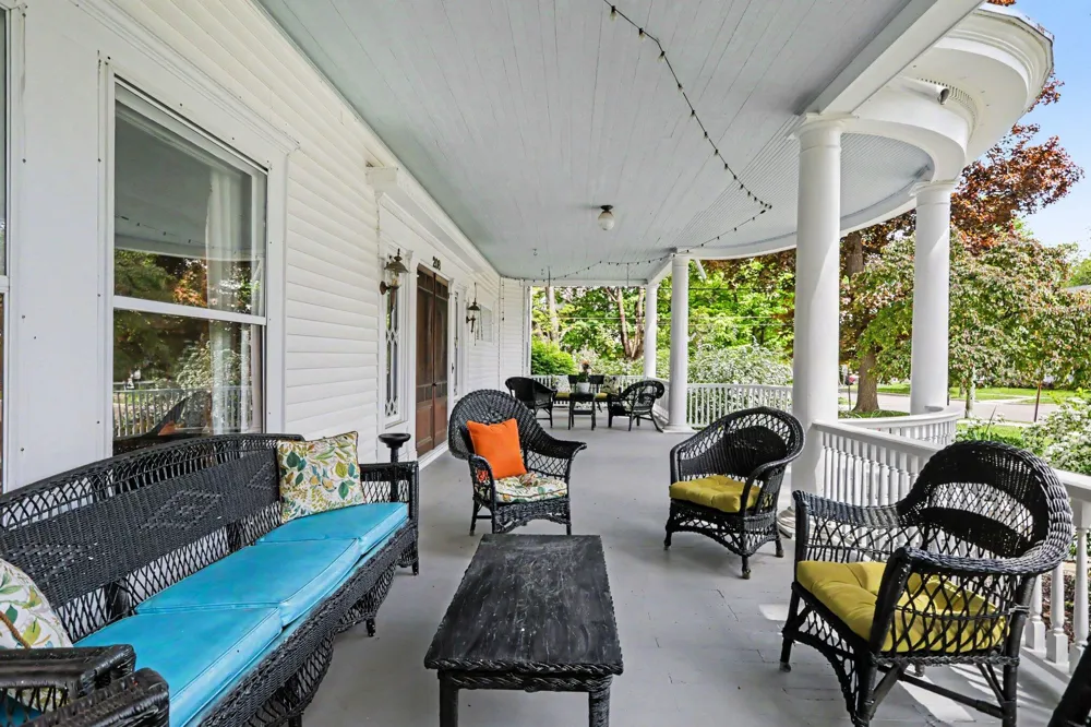 208 W Prospect Street Marshall, MI 49068
