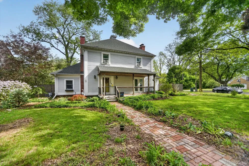 1404 Harvard Road East Lansing City, MI 48823