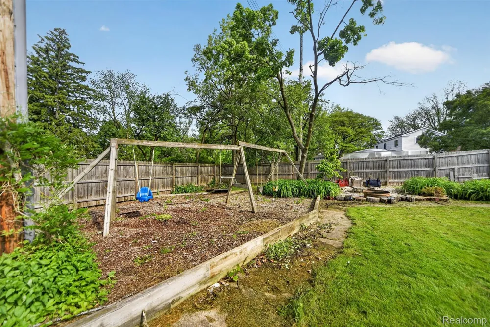 1404 Harvard Road East Lansing City, MI 48823