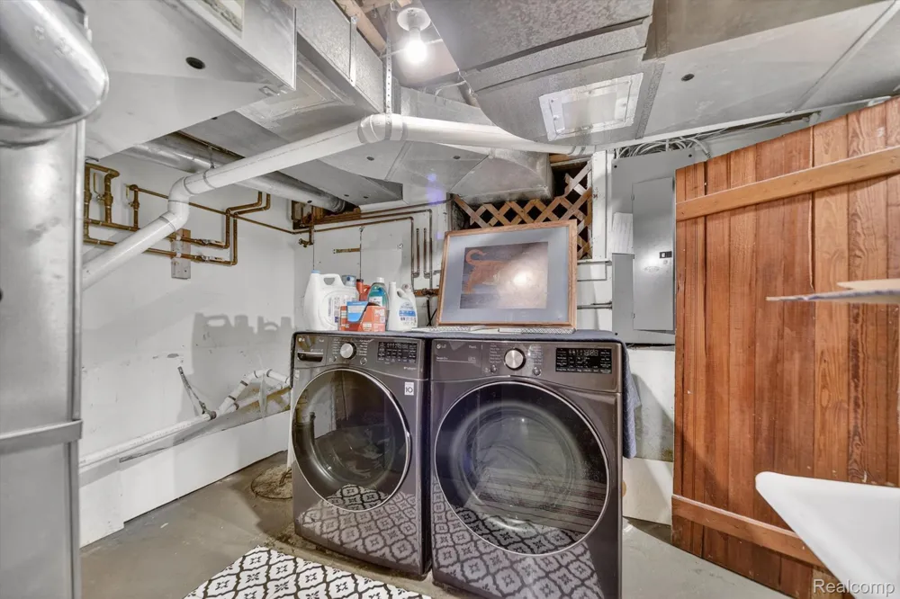 1404 Harvard Road East Lansing City, MI 48823