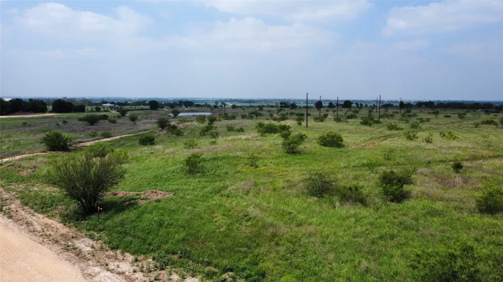 8 FM 112 Freeway Thrall, TX 76578
