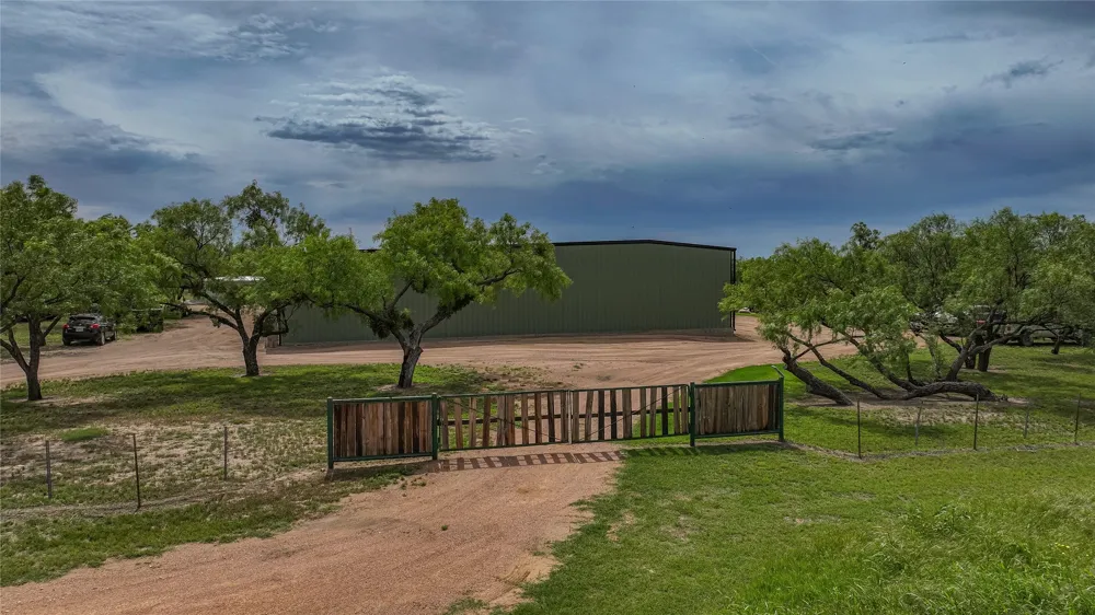 1250 County Rd 419 Rochelle, TX 76872