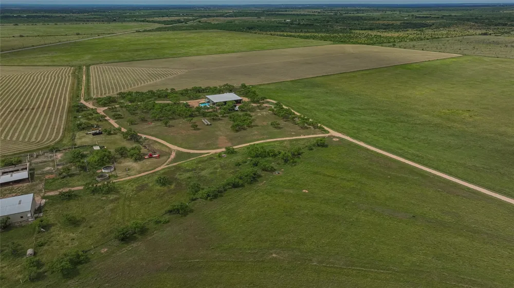 1250 County Rd 419 Rochelle, TX 76872