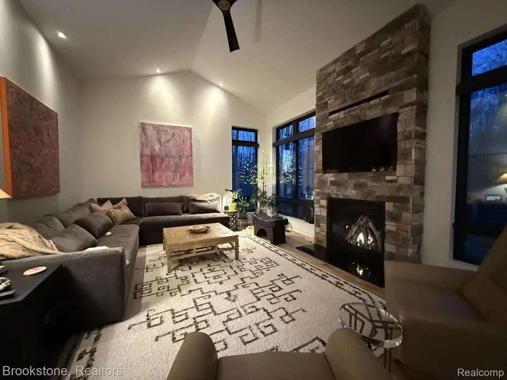 3440 Squirrel Road Auburn Hills City, MI 48326