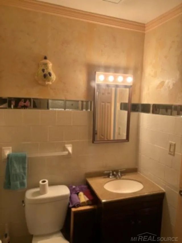 19910 Parkside Street St Clair Shores City, MI 48080