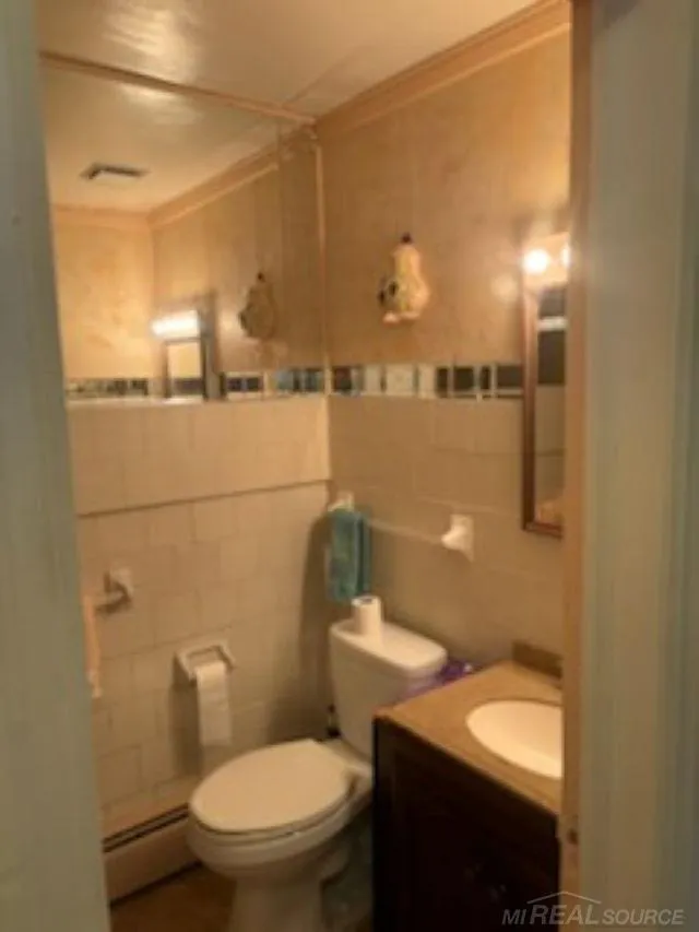 19910 Parkside Street St Clair Shores City, MI 48080