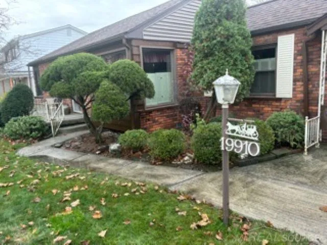 19910 Parkside Street St Clair Shores City, MI 48080