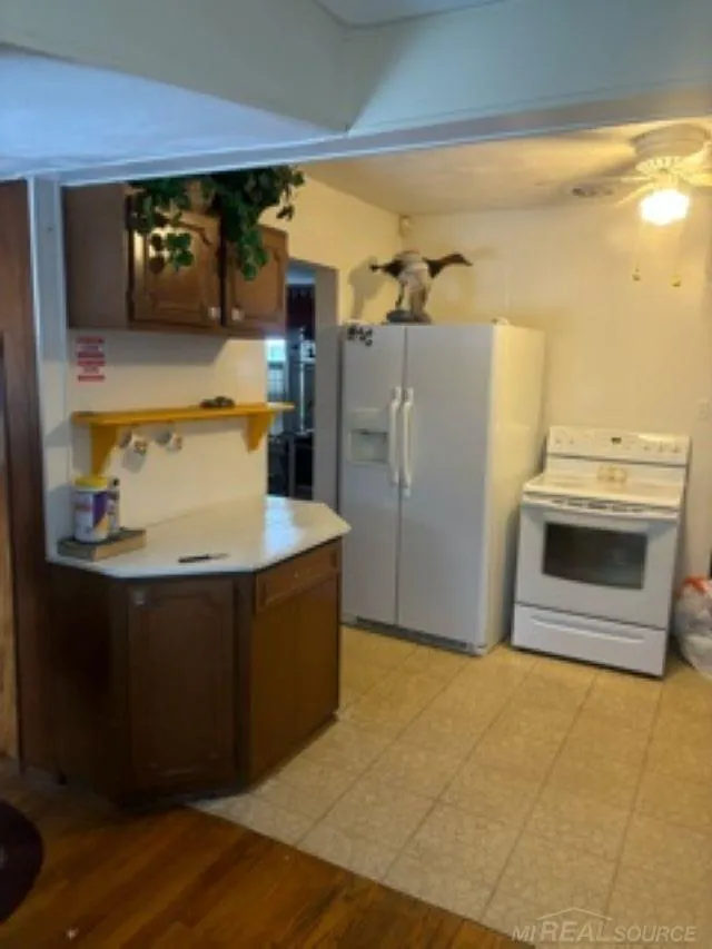 19910 Parkside Street St Clair Shores City, MI 48080