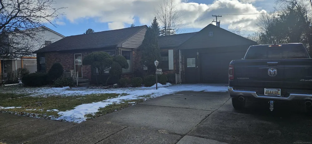 19910 Parkside Street St Clair Shores City, MI 48080