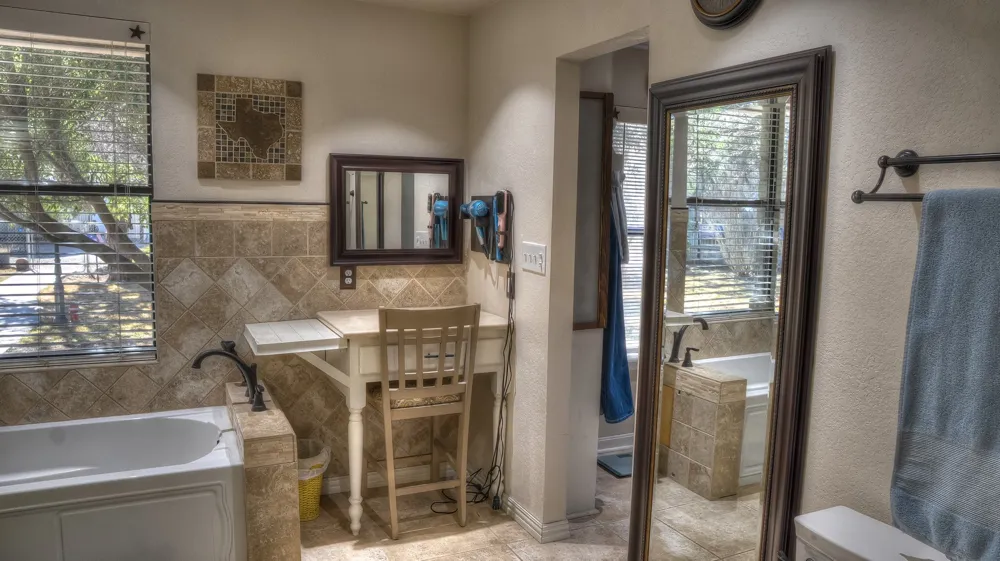 187 ROY CHISUM ROAD Leakey, TX 78873