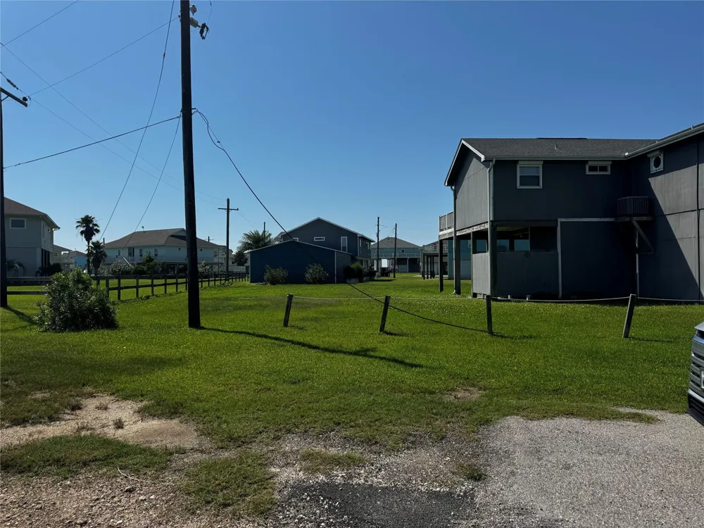 3113 Diane Crystal Beach, TX 77650