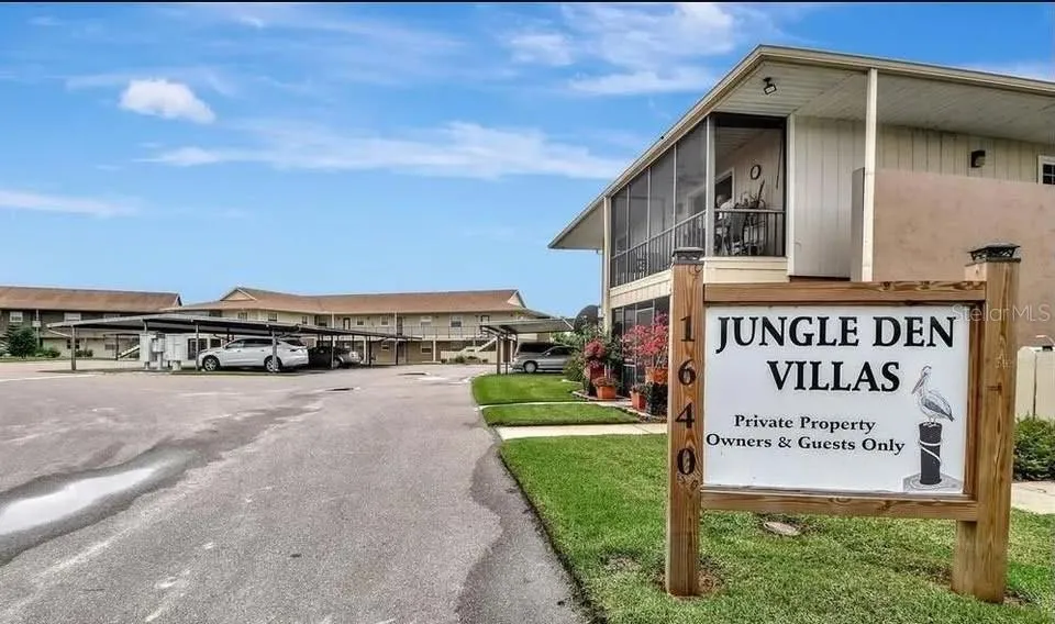 1640 JUNO TRAIL #205C Astor, FL 32102