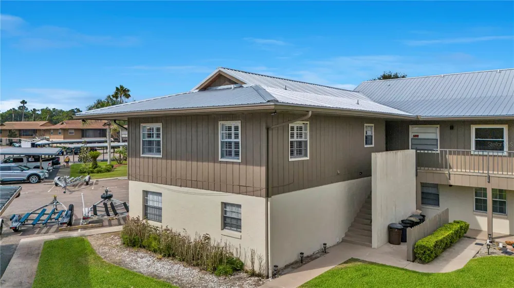 1640 JUNO TRAIL #205C Astor, FL 32102