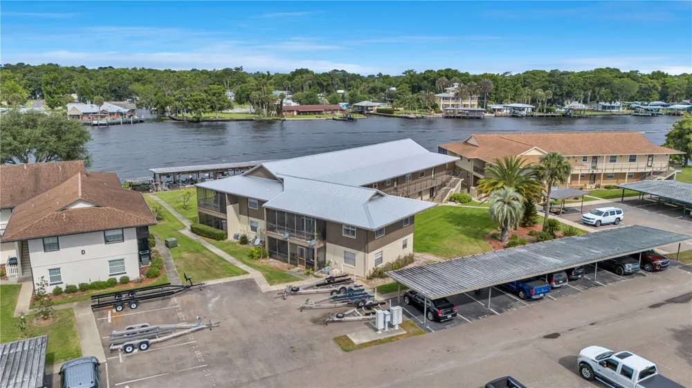 1640 JUNO TRAIL #205C Astor, FL 32102
