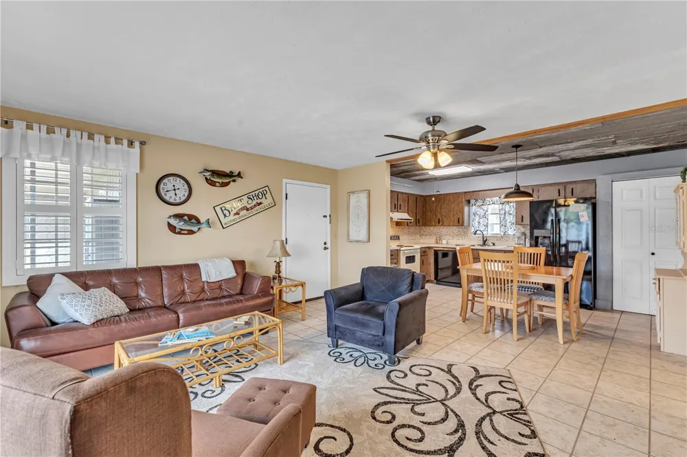 1640 JUNO TRAIL #205C Astor, FL 32102