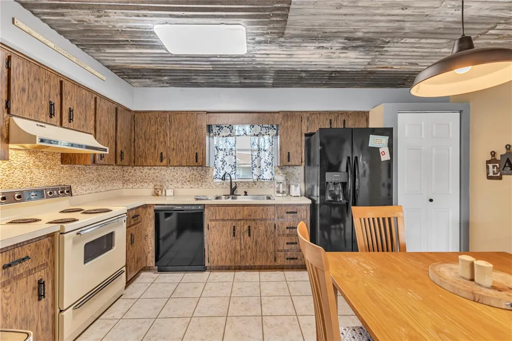 1640 JUNO TRAIL #205C Astor, FL 32102