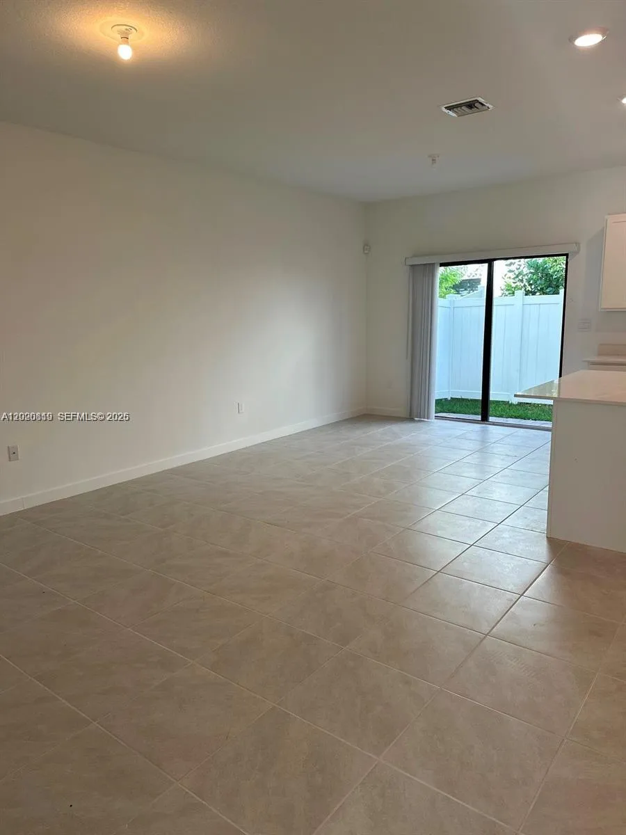 853 SW 12th St Florida City, FL 33034