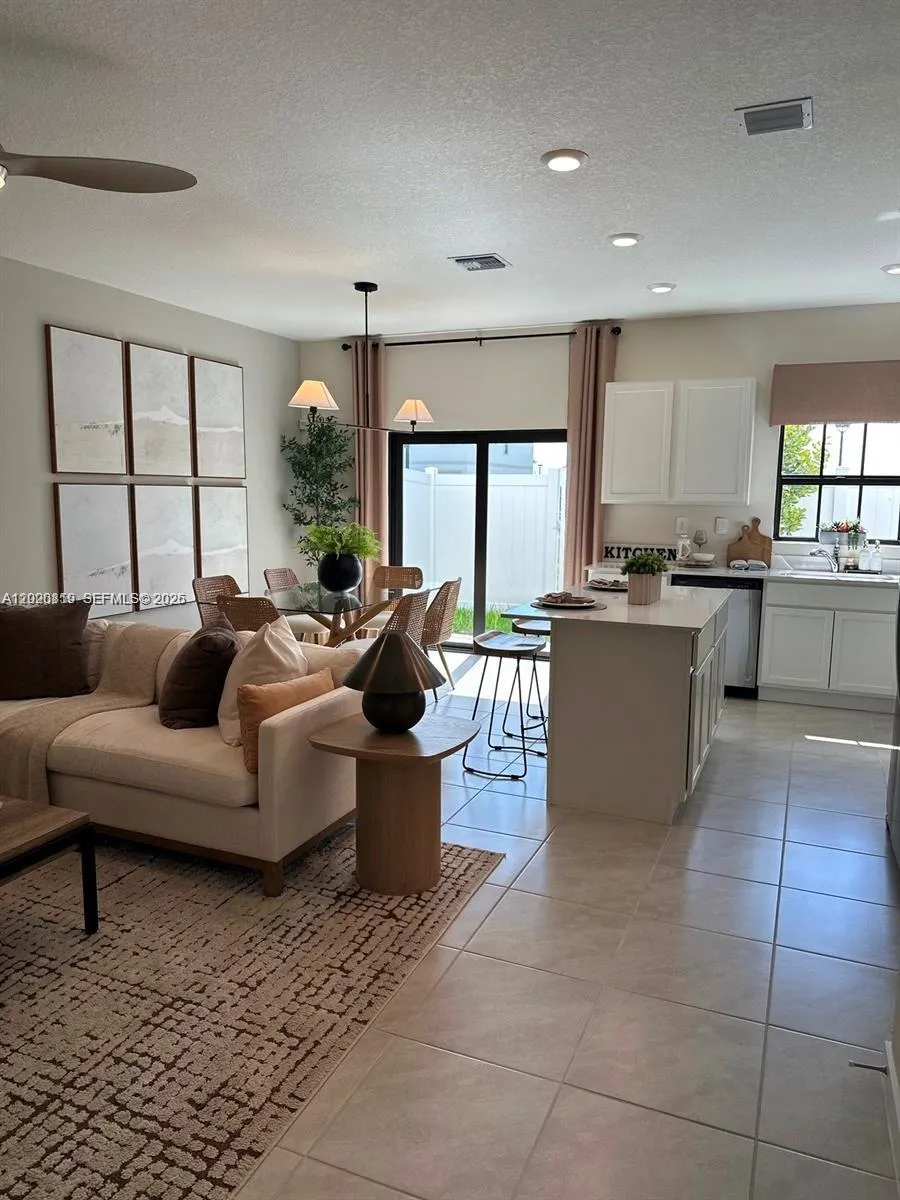 853 SW 12th St Florida City, FL 33034