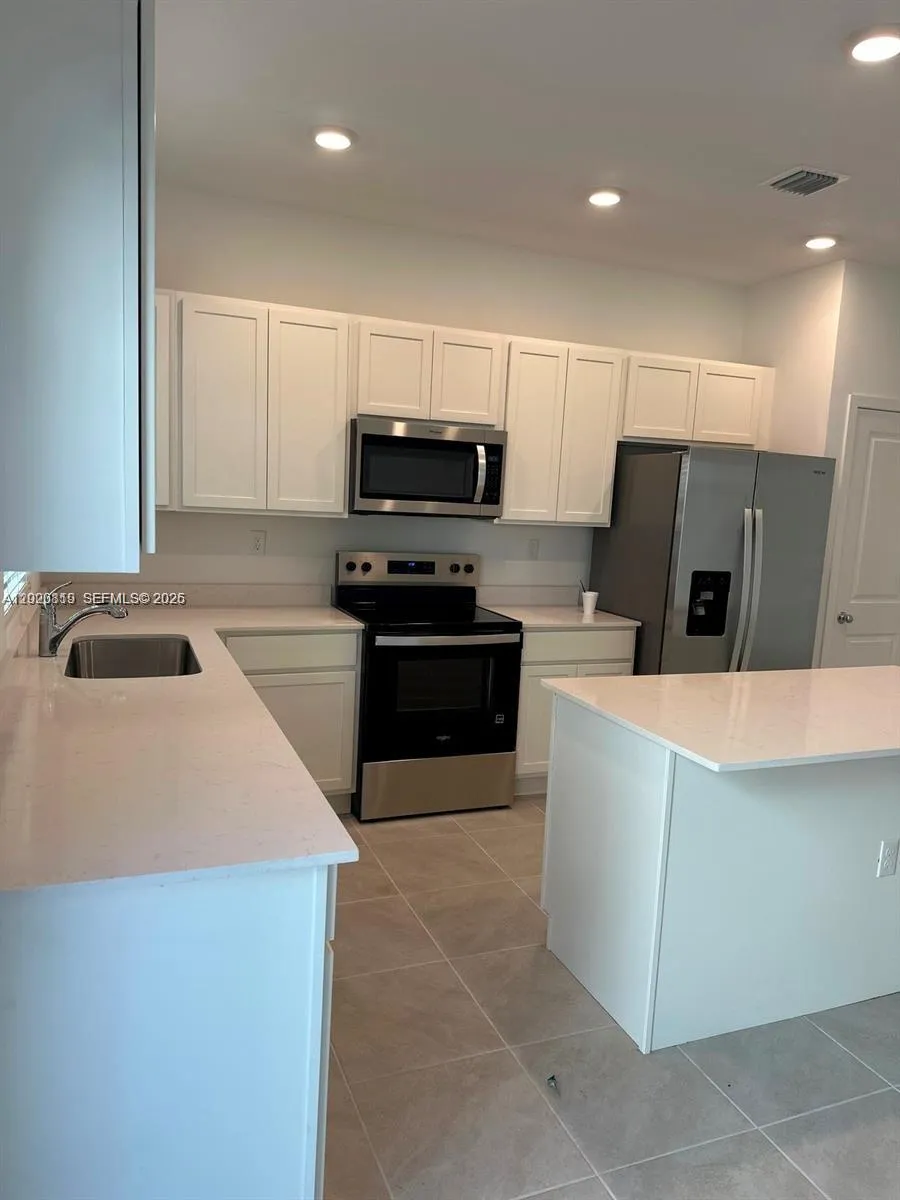 853 SW 12th St Florida City, FL 33034