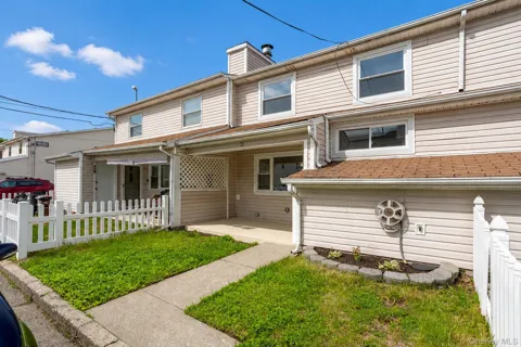 33 Marc Street