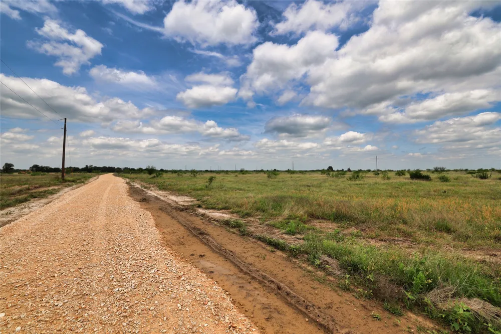 18 CR 473 Thrall, TX 76578