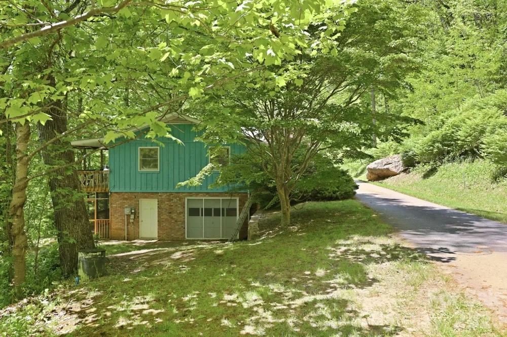 169 Sleepy Hollow Lane Canton, NC 28716