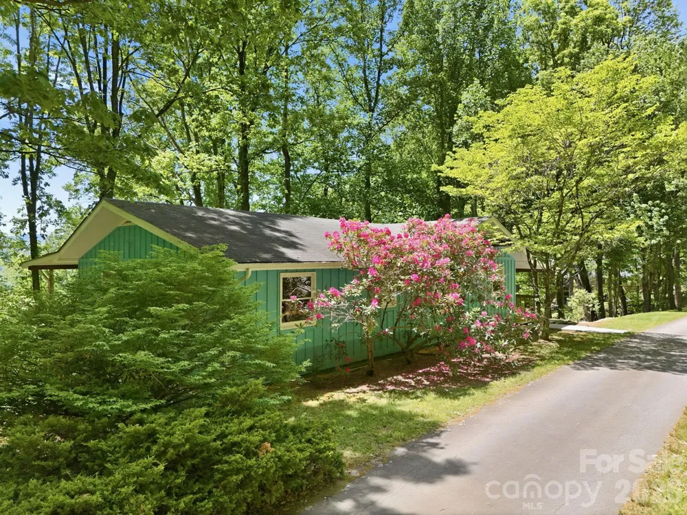 169 Sleepy Hollow Lane Canton, NC 28716