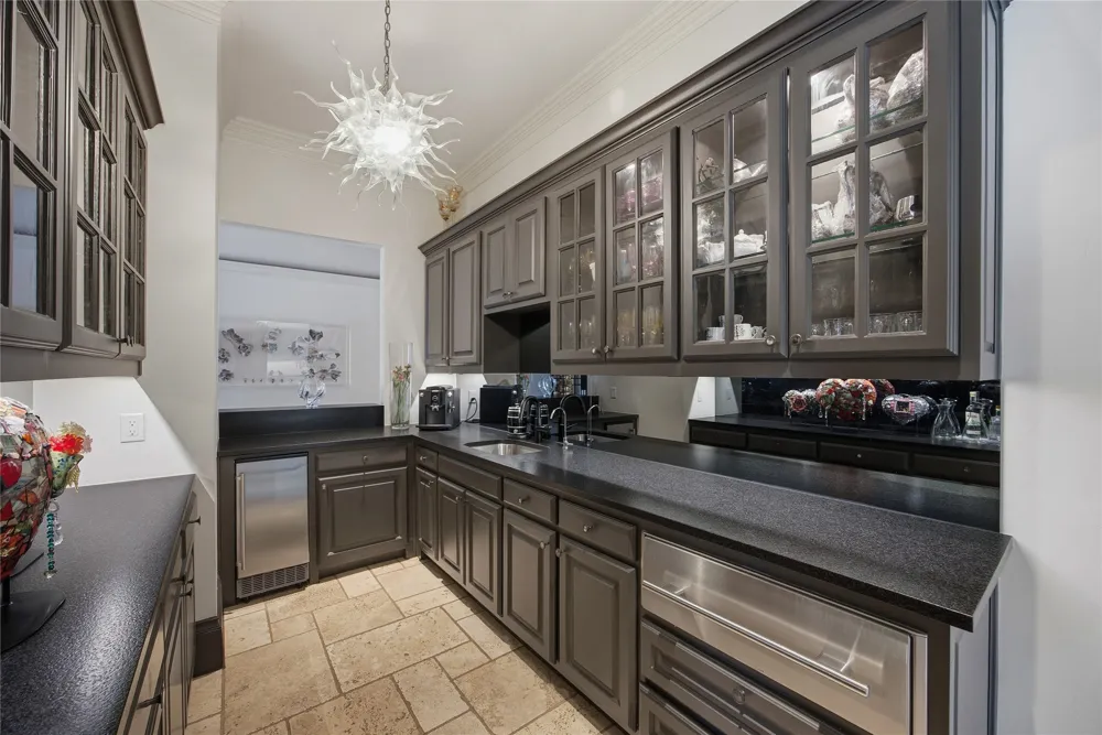9525 Alva Court Dallas, TX 75220
