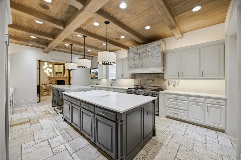 9525 Alva Court Dallas, TX 75220