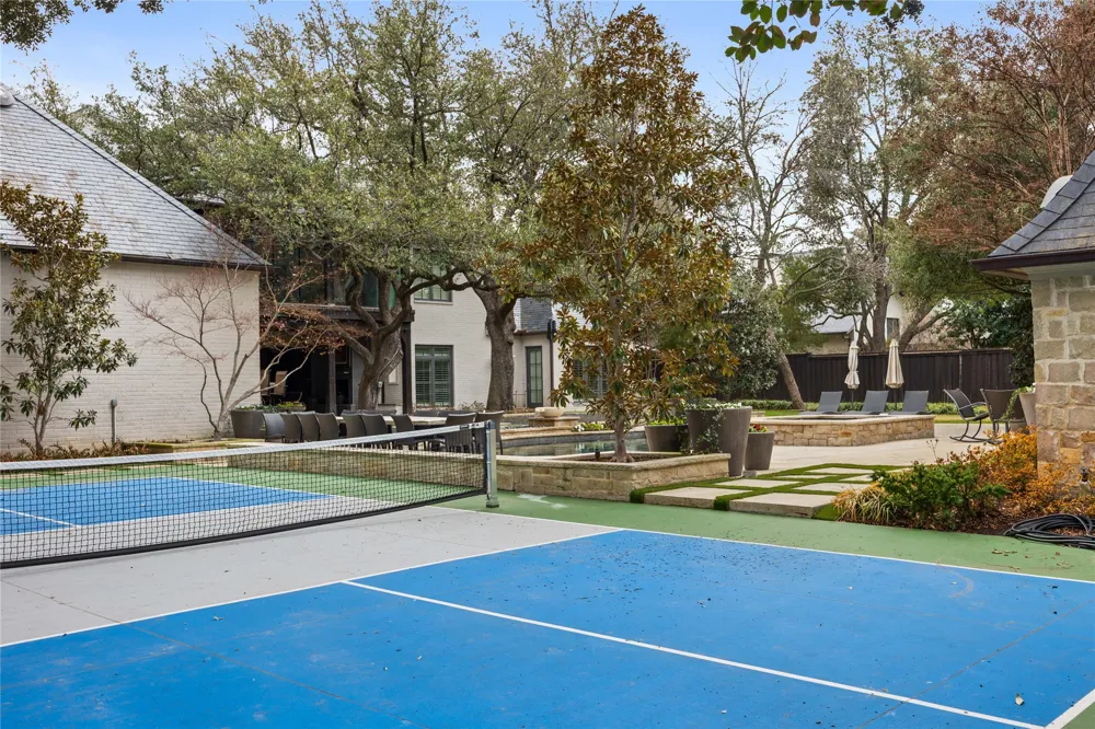 9525 Alva Court Dallas, TX 75220