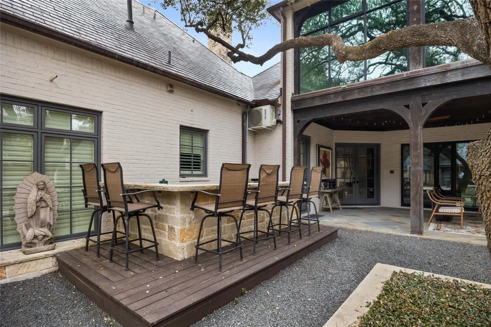9525 Alva Court Dallas, TX 75220