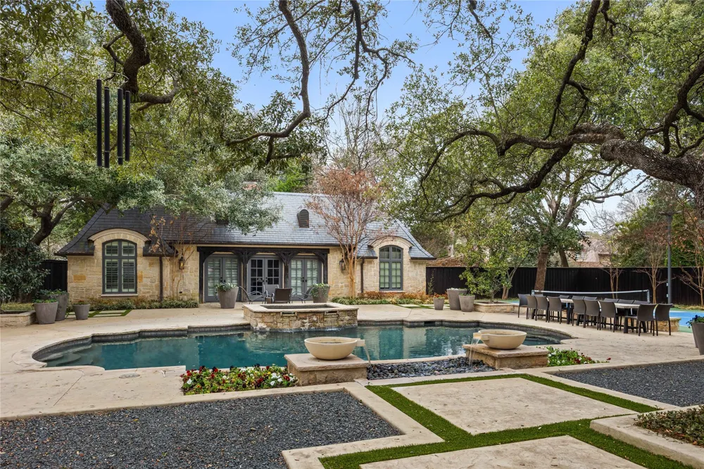 9525 Alva Court Dallas, TX 75220