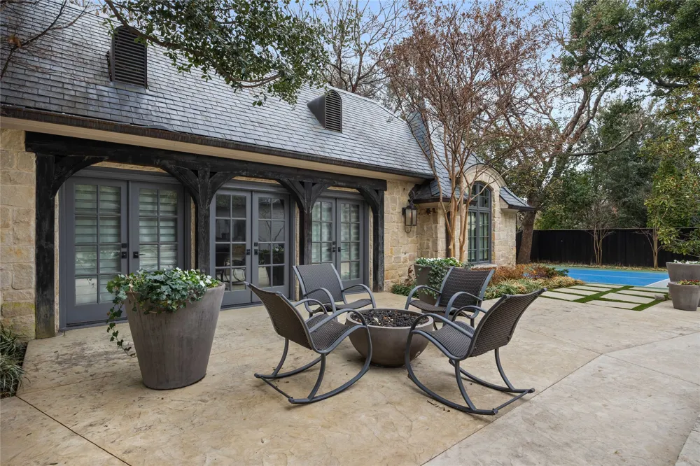 9525 Alva Court Dallas, TX 75220