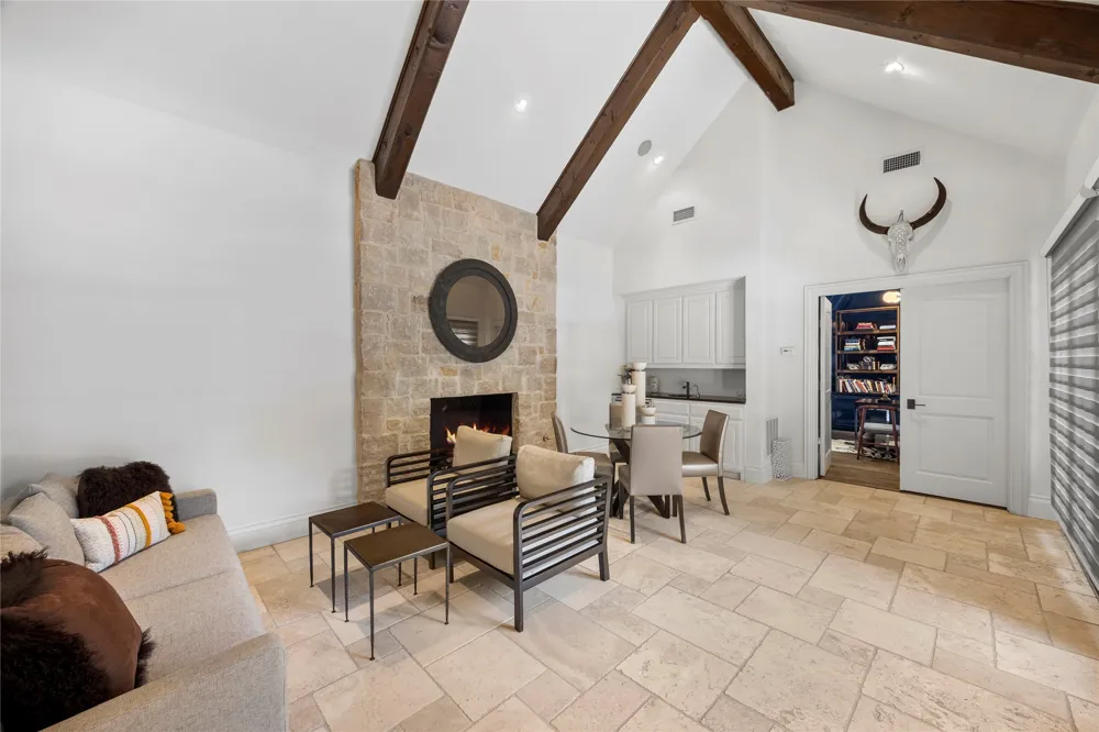 9525 Alva Court Dallas, TX 75220