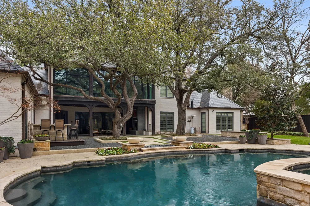 9525 Alva Court Dallas, TX 75220