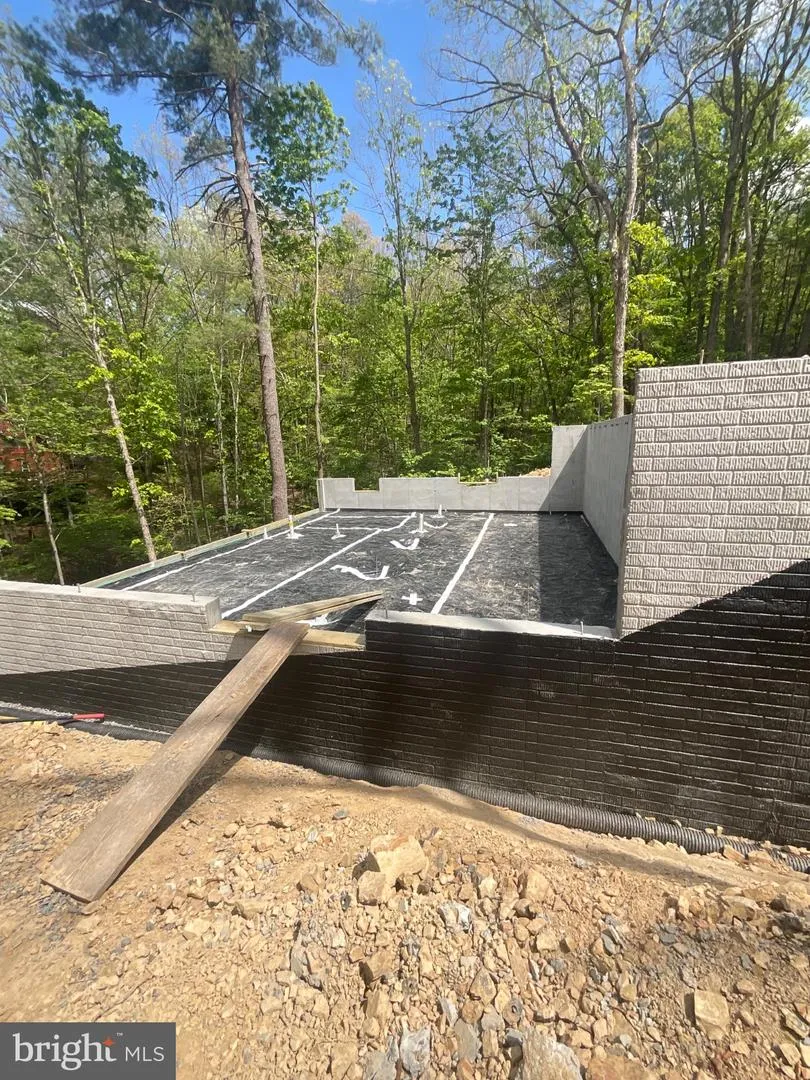 44 LARK COURT Basye, VA 22810
