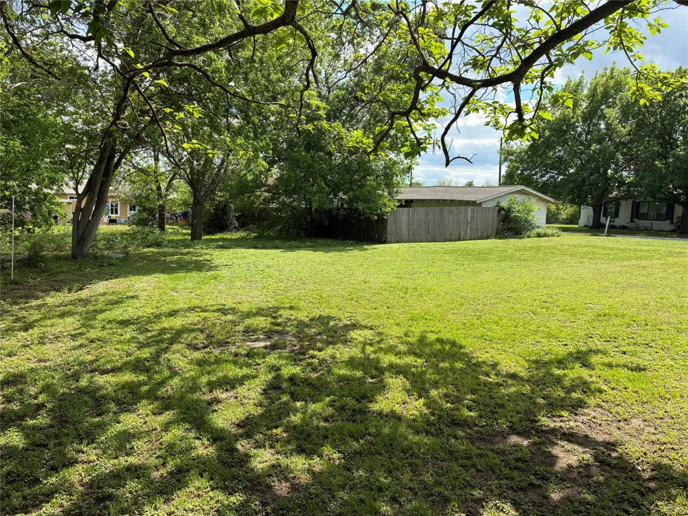 106 6th Street Thorndale, TX 76577