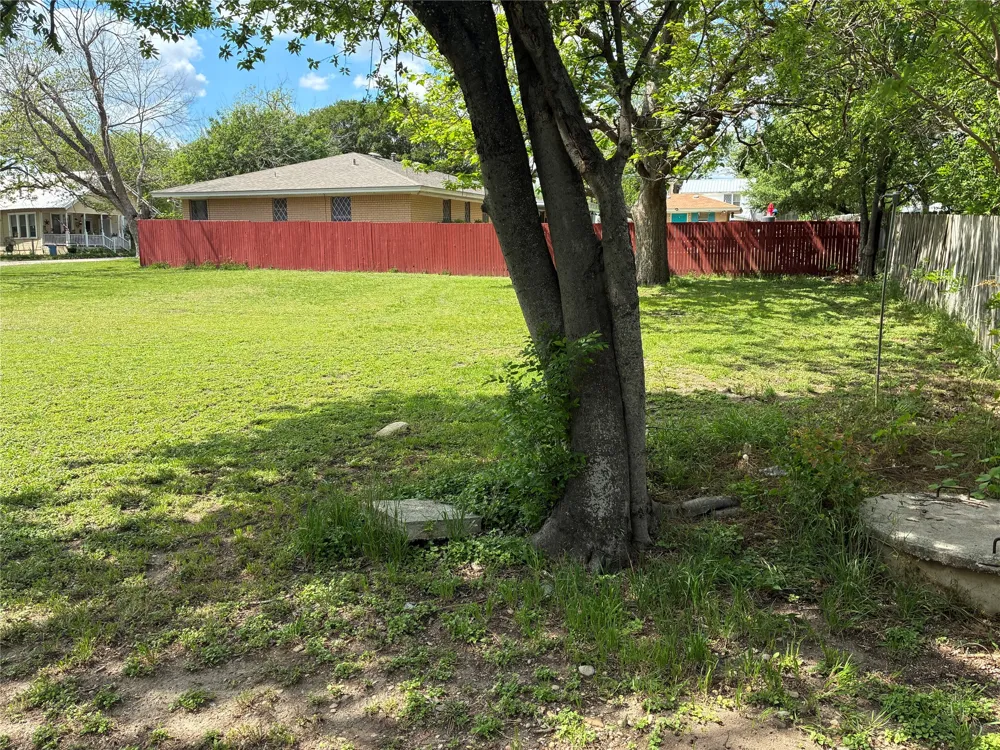106 6th Street Thorndale, TX 76577