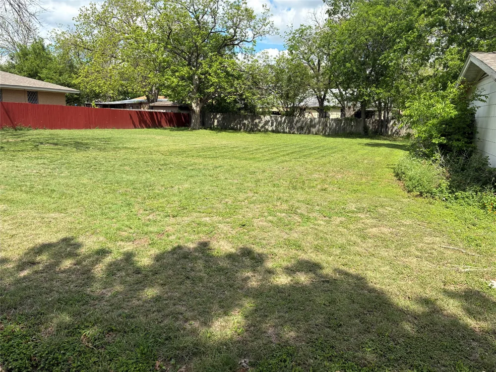 106 6th Street Thorndale, TX 76577