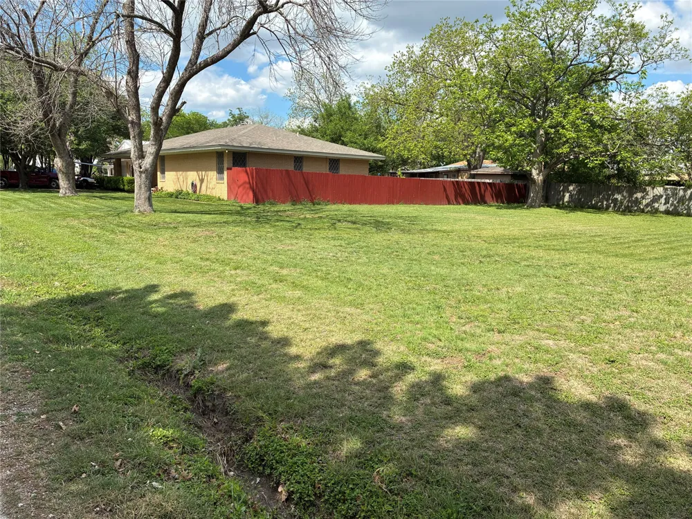106 6th Street Thorndale, TX 76577