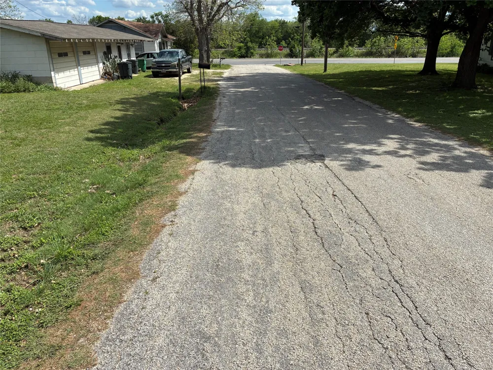 106 6th Street Thorndale, TX 76577