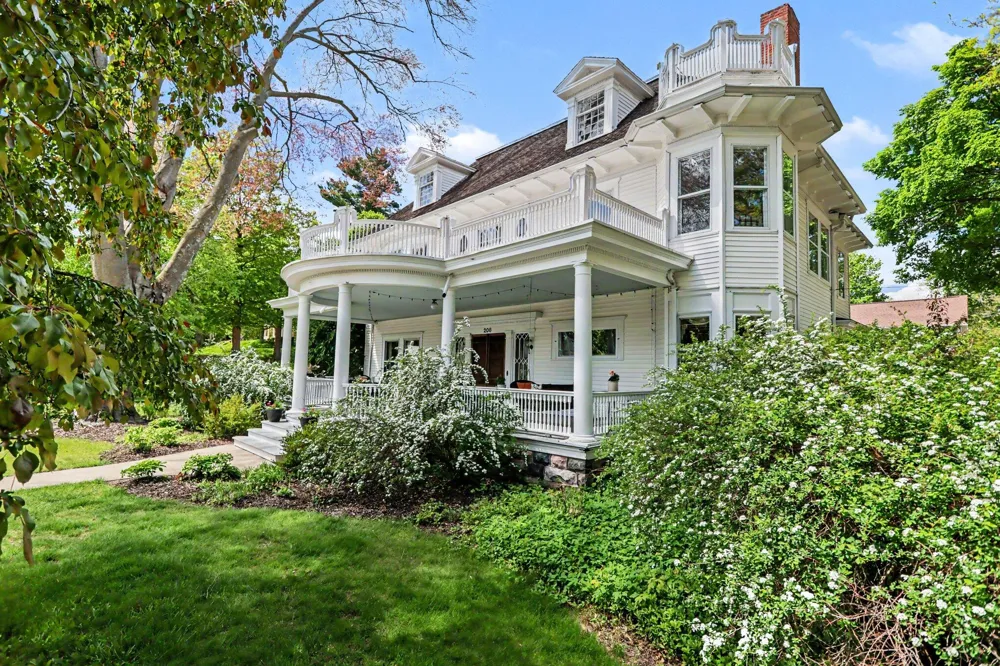 208 W Prospect Street Marshall City, MI 49068