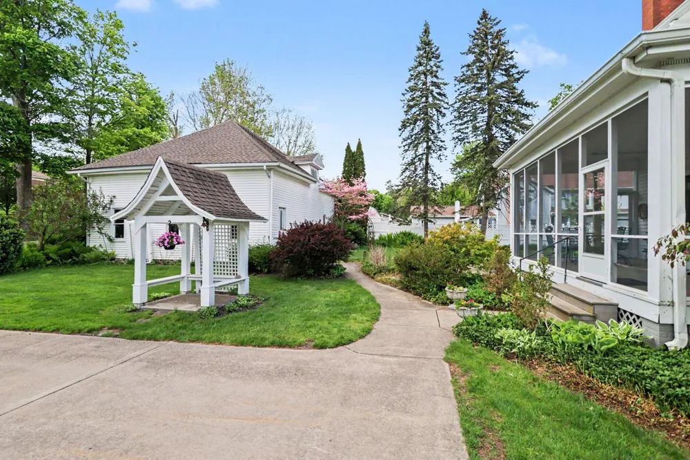 208 W Prospect Street Marshall City, MI 49068