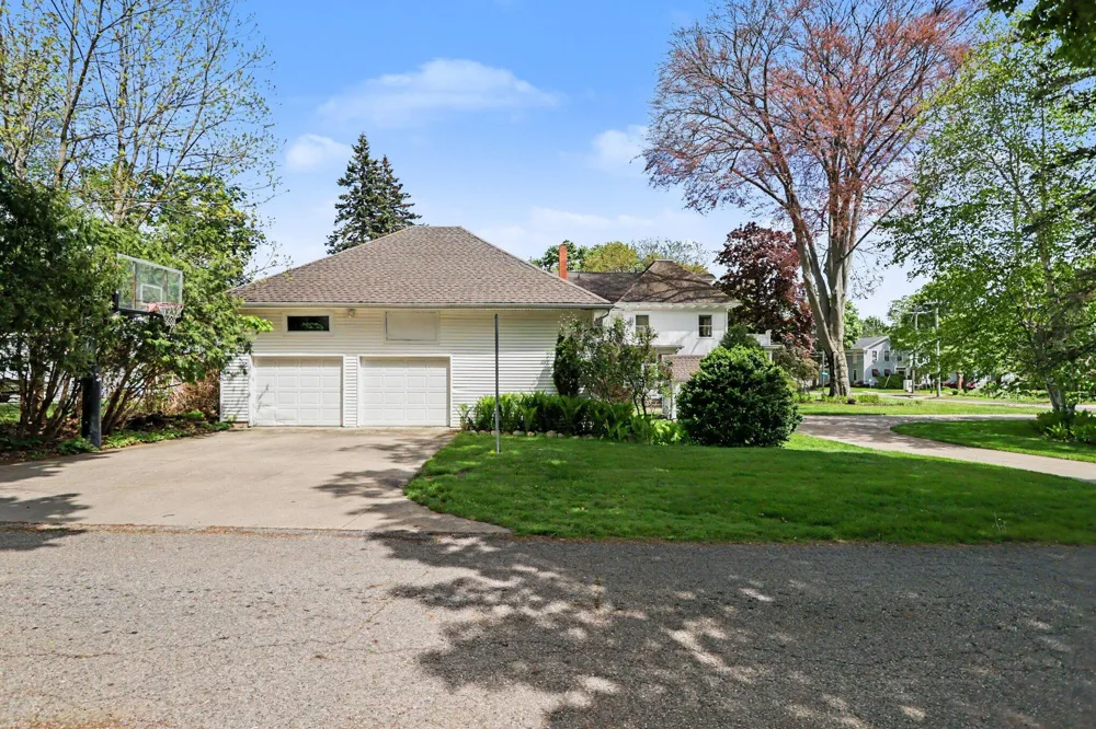 208 W Prospect Street Marshall City, MI 49068